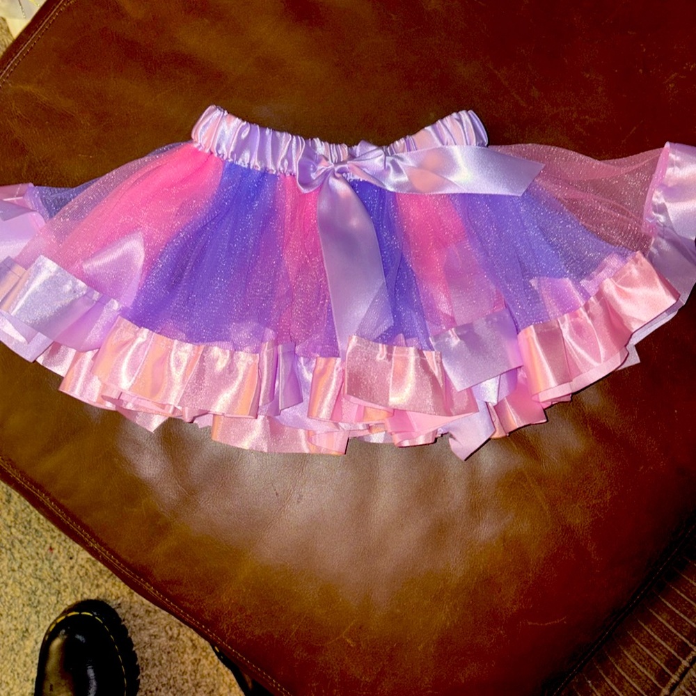 Toddler skirt pink and lavender it’s beautiful 😻 
For 1-2 yearsr olds ❤️